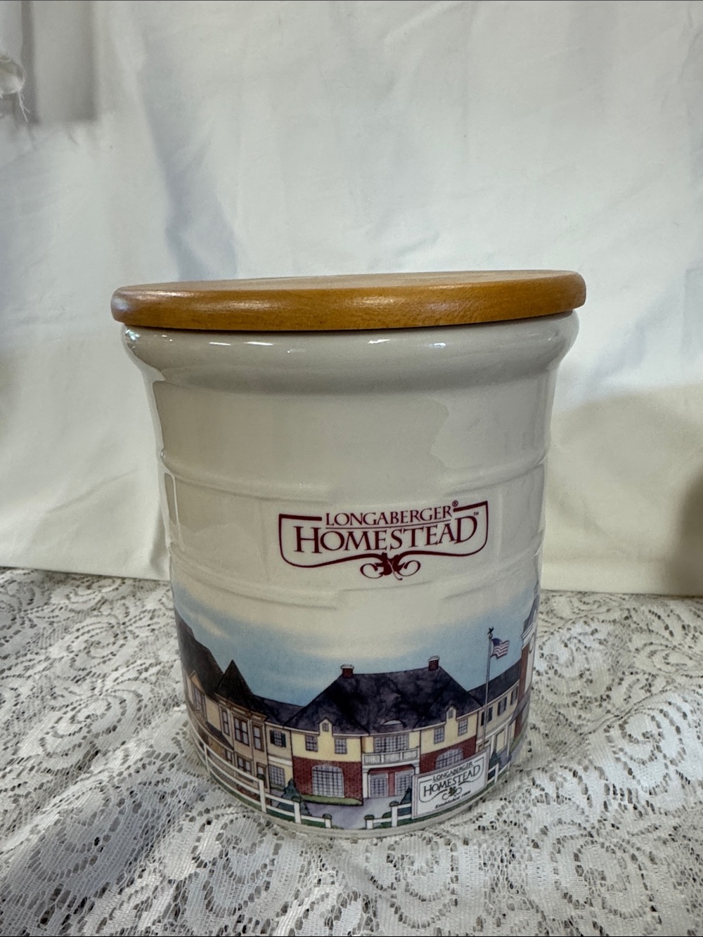 Longaberger Homestead 2Qt Crock with Wood Lid